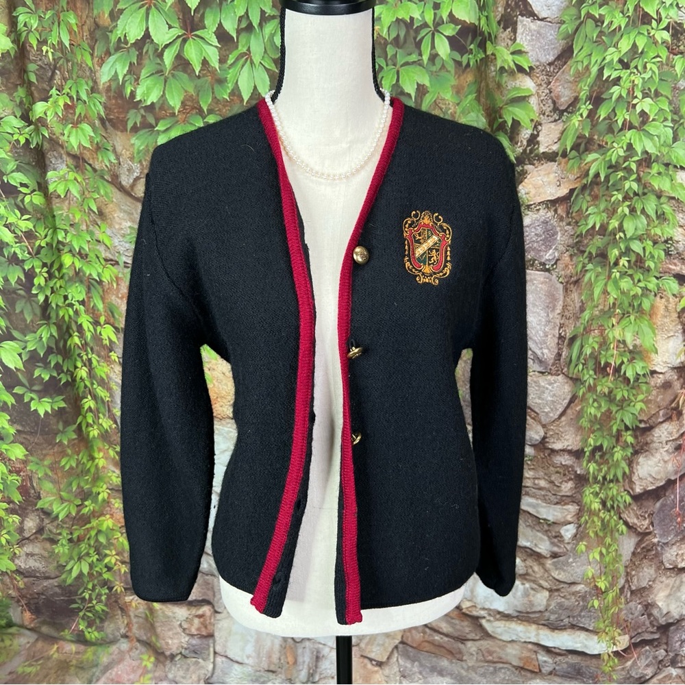 VINTAGE PENDLETON Classic Black and Red Virgin Wool Academic Crested Cardigan MP - Picture 7 of 11